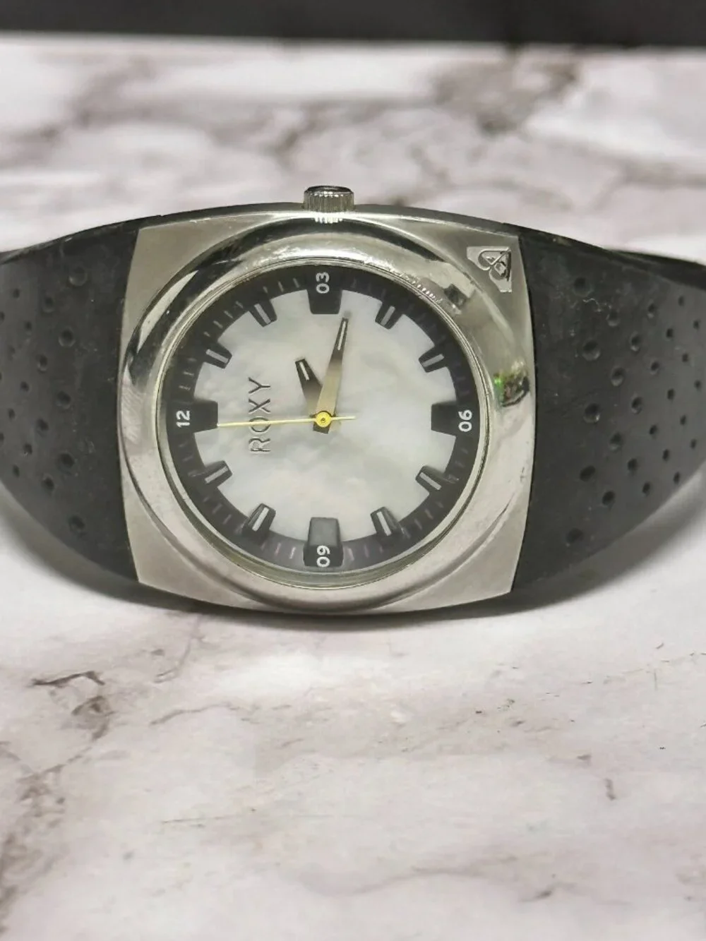 Roxy Winki Womens Watch Silver Tone Mother of Pearl Dial Silicone Band Works